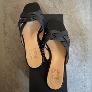 Naturalizer sandals size 6